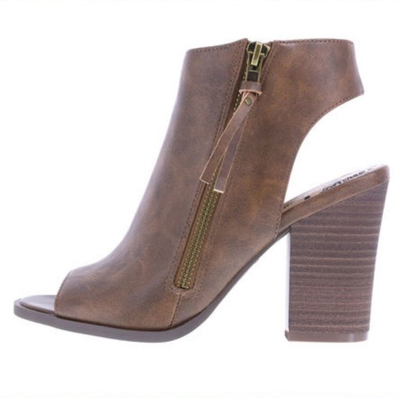 danskin running shoes